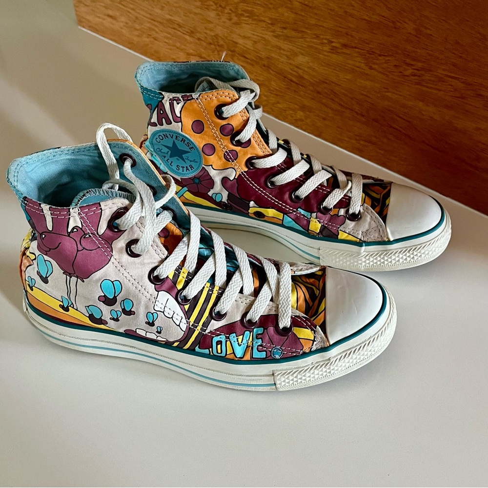 Vintage Converse All-Star Hi-Tops with Peace, Love, pop art graphics Size 7